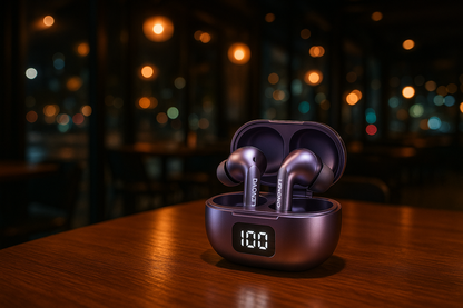 Auriculares en café nocturno